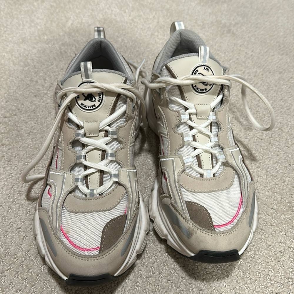 Axel Arigato marathon runner US 9